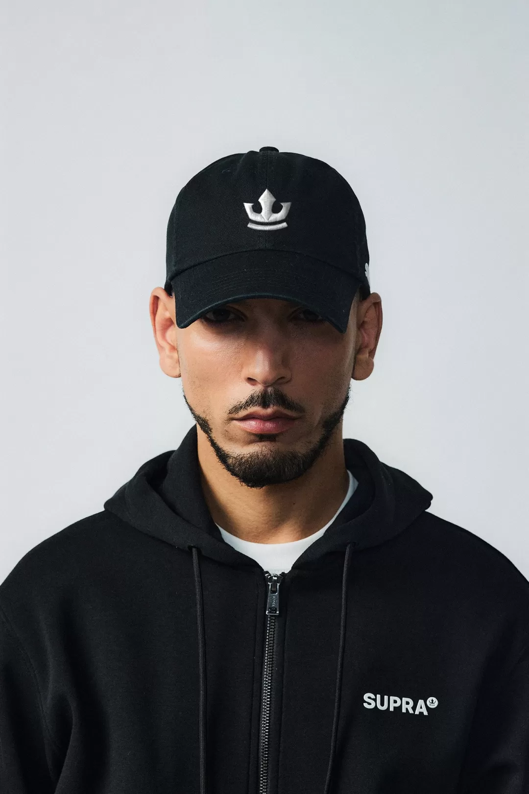 ESSENTIAL UNSTRUCTURED CROWN LOGO CAP^Supra Hot