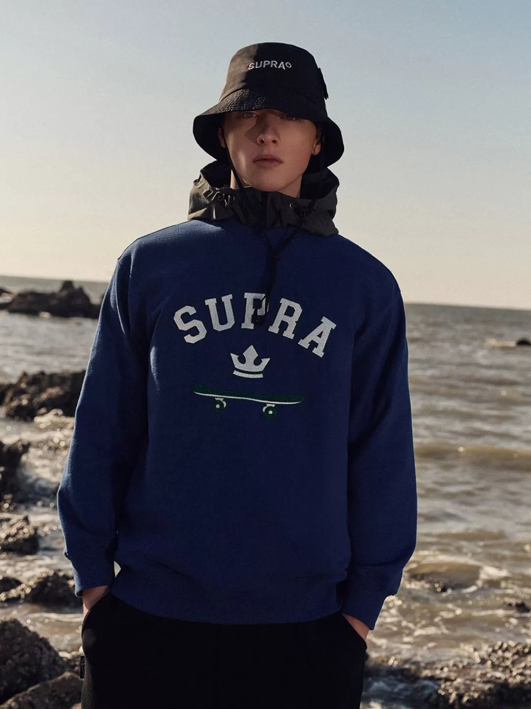 VARSITY ARCH LOGO SWEATSHIRTS^Supra New